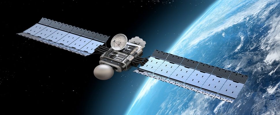 Łączności przez satelity